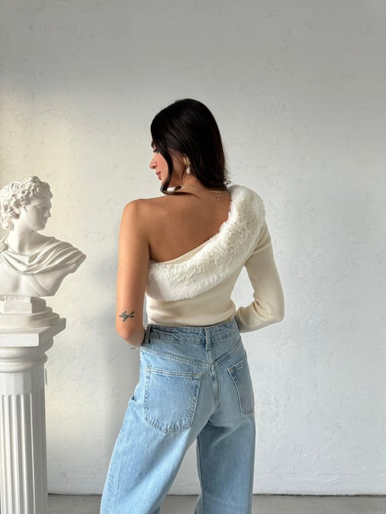One shoulder Fur Top